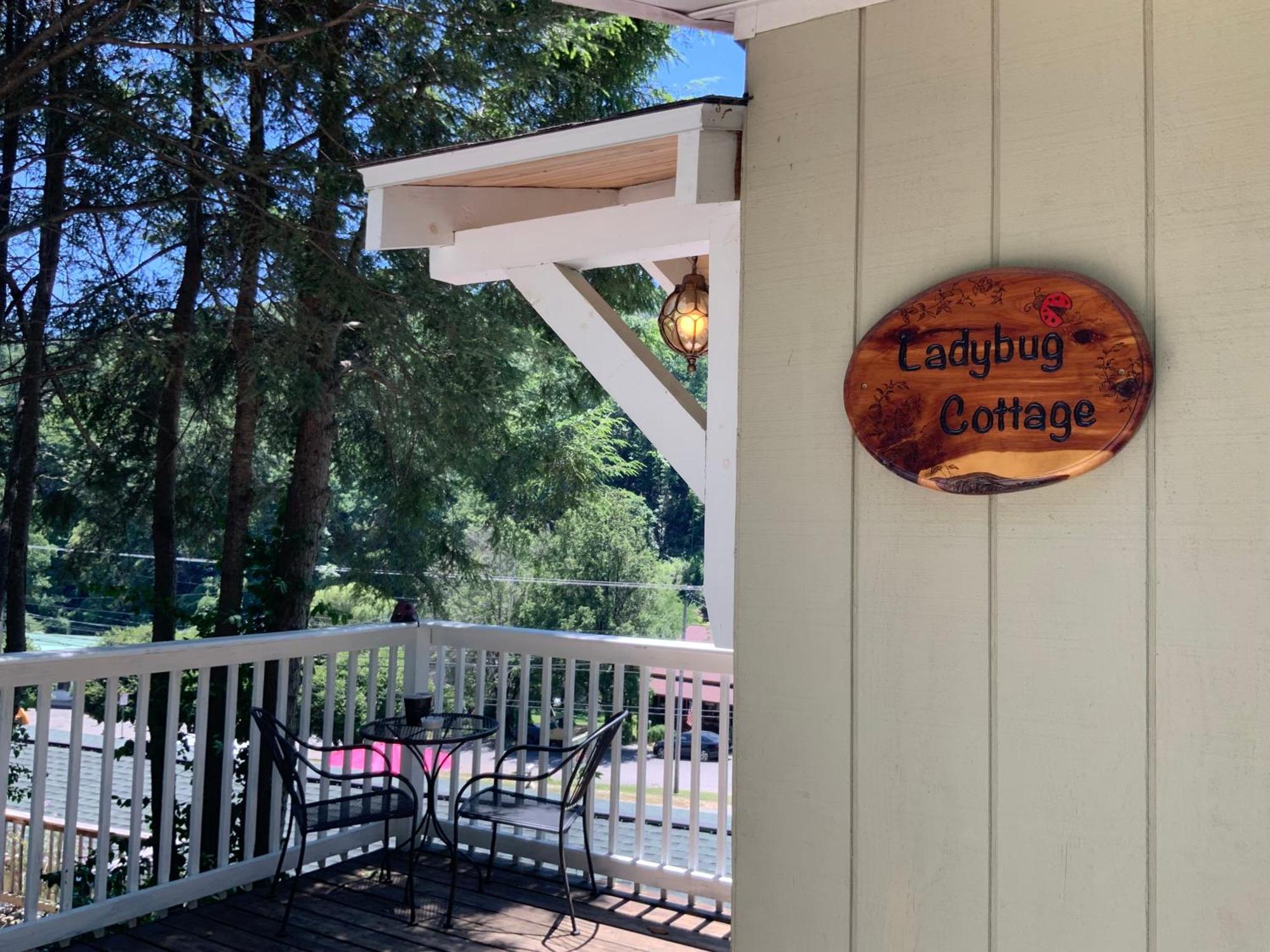 The Chimney Rock Inn & Cottages ภายนอก รูปภาพ
