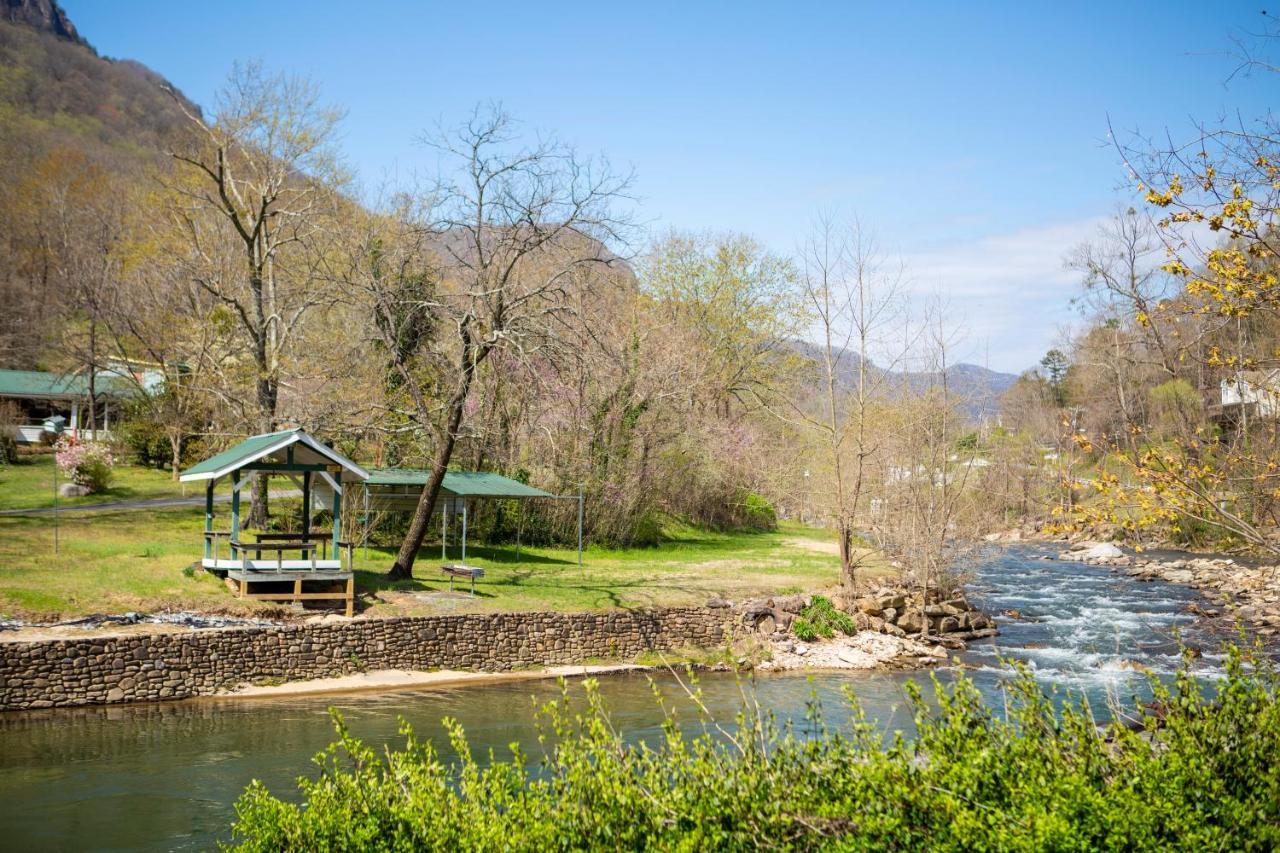 The Chimney Rock Inn & Cottages ภายนอก รูปภาพ
