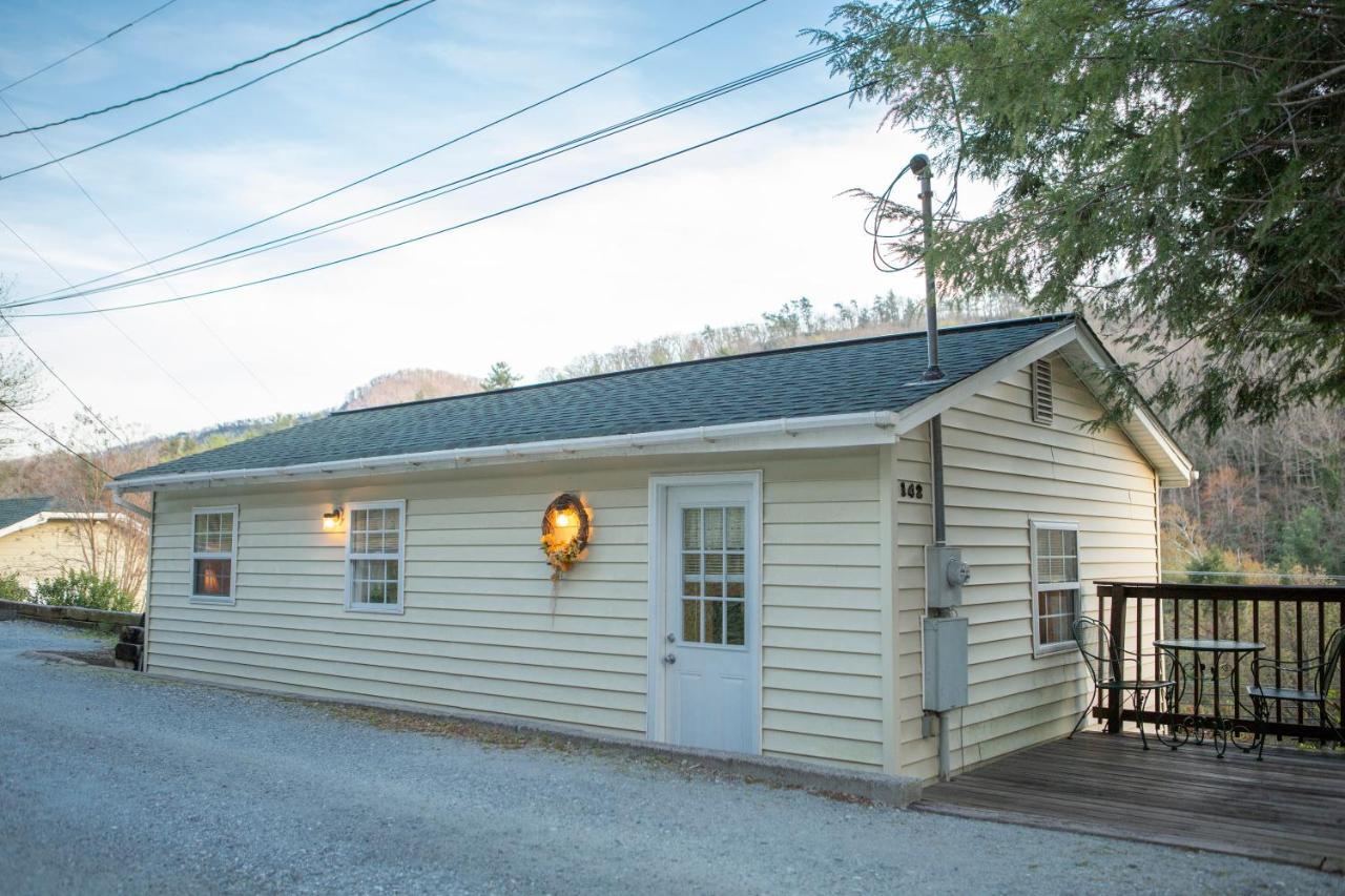 The Chimney Rock Inn & Cottages ภายนอก รูปภาพ
