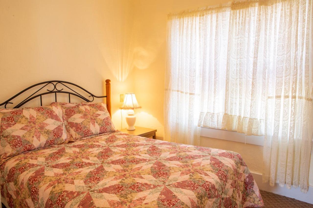 The Chimney Rock Inn & Cottages ภายนอก รูปภาพ